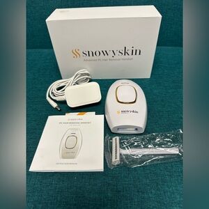 SNOWYSKIN  IPL HAIR  REMOVAL HANDSET NEW IN OPEN BOX. 

No goggles
